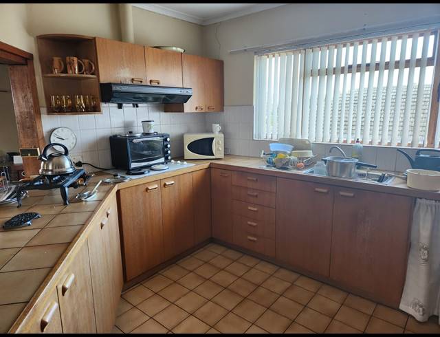 4 BEDROOM FREESTANDING FOR SALE IN OAKDALE